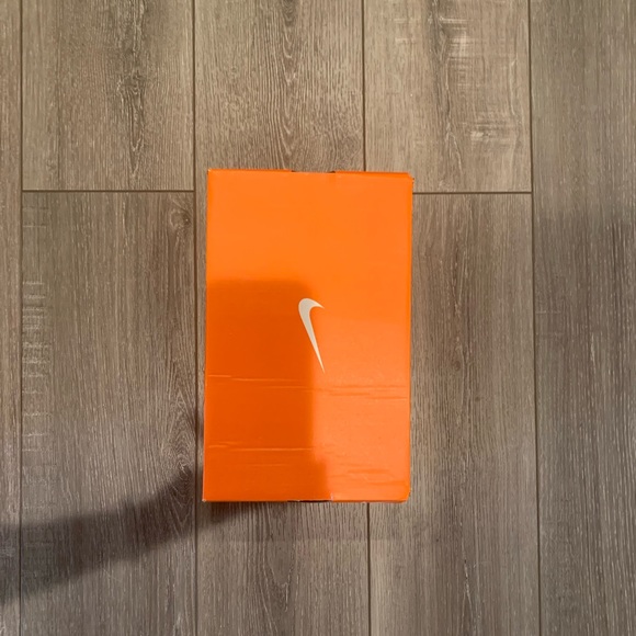 LIKE NEW Nike Cleats - Phantoms Neon Yellow/Green - Picture 9 of 11